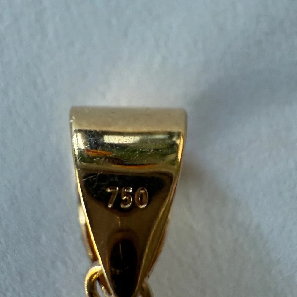 SOLD 🍀 18K Solid Gold Crucifix Pendant - Picture 5 of 6